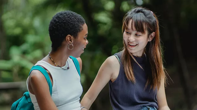 Zwei glückliche Studierende